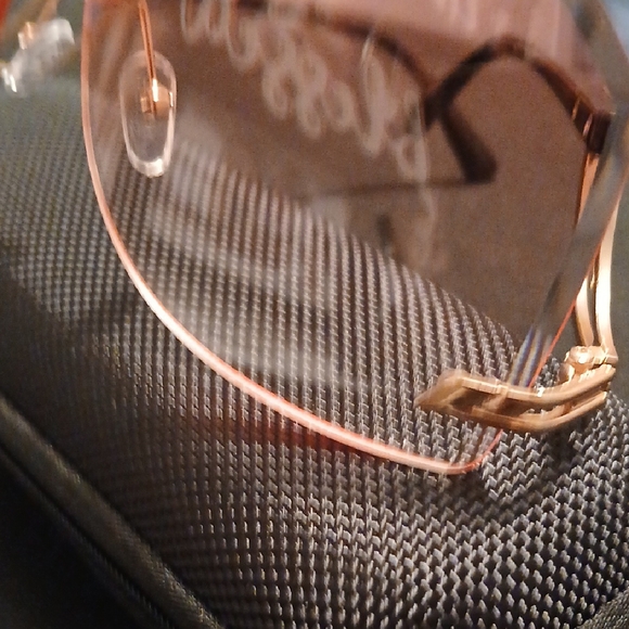 Stylish Pink Tinted Sunglasses with Case - Picture 4 of 6